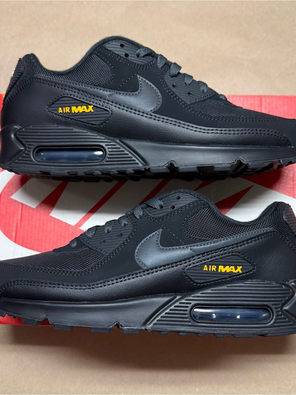 Nike Air Max 90 Black Speed Yellow Mens sz 9 Running Shoes Rare!